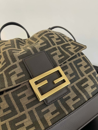 フェンディバッグ側面デザイン